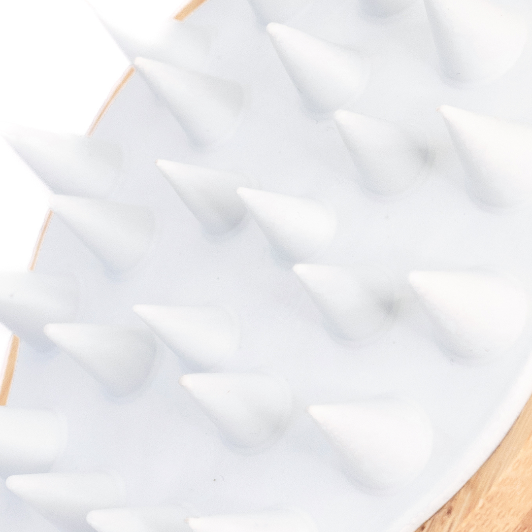 NIOMI Bamboo Scalp Brush Close up